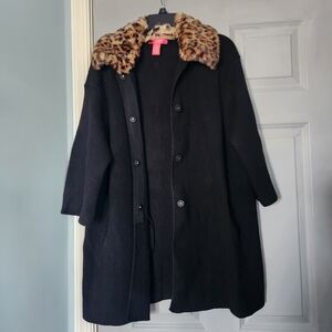 Chic Black Coat with Leopard Print Collar